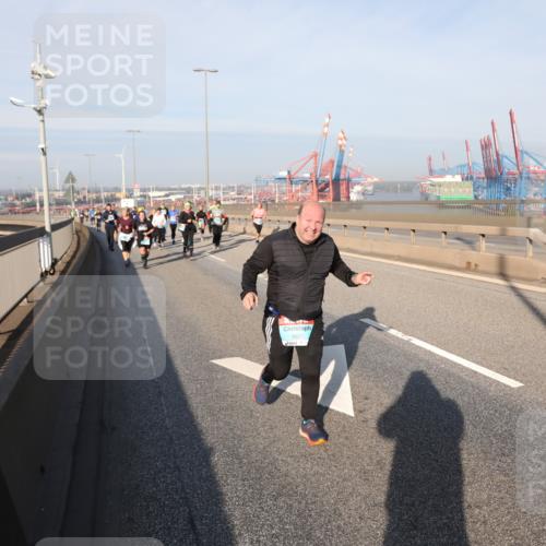 03.10.2025 - Köhlbrandbrückenlauf Yannick Fuchs http://msf.ph/oto/9182147 03.10.2025 08:59:11 Position 2 1625 meine-sportfotos.de