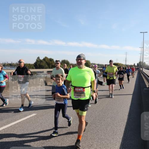 03.10.2025 - Köhlbrandbrückenlauf Yannick Fuchs http://msf.ph/oto/9182179 03.10.2025 11:24:29 Position 3 6668, 6669 meine-sportfotos.de