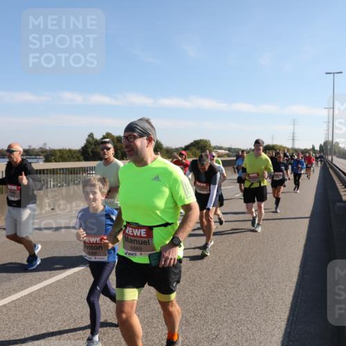 03.10.2025 - Köhlbrandbrückenlauf Yannick Fuchs http://msf.ph/oto/9182183 03.10.2025 11:24:29 Position 3 6668, 6669 meine-sportfotos.de