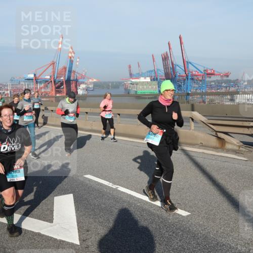 03.10.2025 - Köhlbrandbrückenlauf Yannick Fuchs http://msf.ph/oto/9182186 03.10.2025 08:59:17 Position 2 2436, 2116, 2267 meine-sportfotos.de