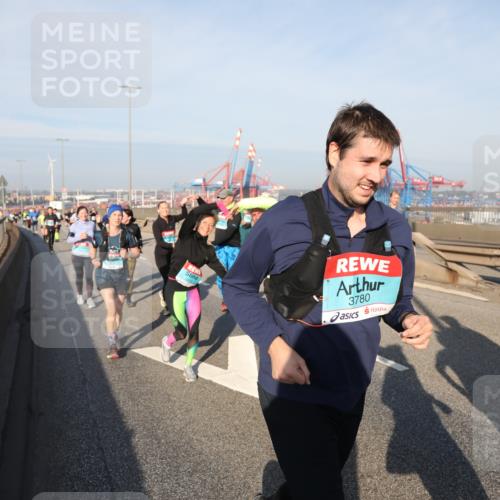 03.10.2025 - Köhlbrandbrückenlauf Yannick Fuchs http://msf.ph/oto/9182216 03.10.2025 08:59:21 Position 2 3780 meine-sportfotos.de