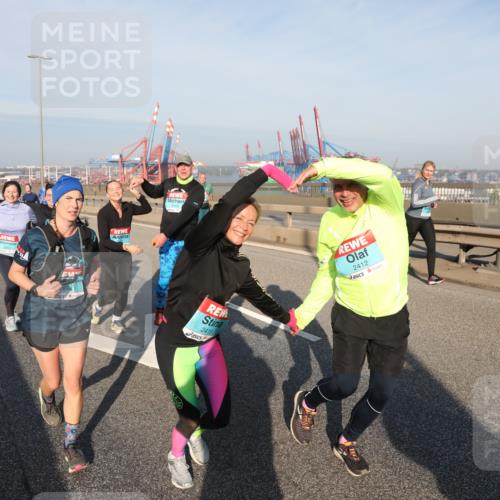 03.10.2025 - Köhlbrandbrückenlauf Yannick Fuchs http://msf.ph/oto/9182225 03.10.2025 08:59:22 Position 2 2419, 2412 meine-sportfotos.de