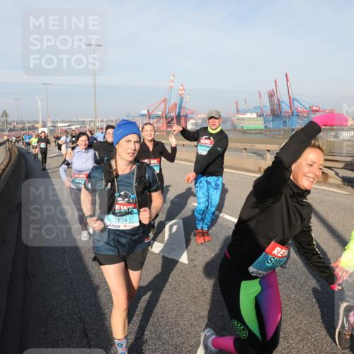 03.10.2025 - Köhlbrandbrückenlauf Yannick Fuchs http://msf.ph/oto/9182228 03.10.2025 08:59:22 Position 2 2654, 2463, 2412 meine-sportfotos.de