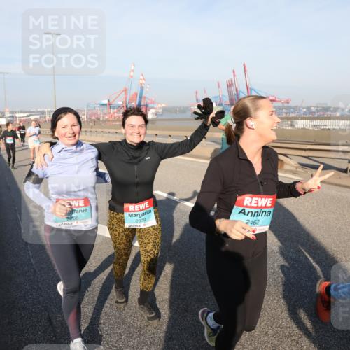 03.10.2025 - Köhlbrandbrückenlauf Yannick Fuchs http://msf.ph/oto/9182243 03.10.2025 08:59:24 Position 2 2265, 2379, 2462, 246 meine-sportfotos.de