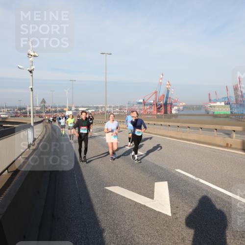 03.10.2025 - Köhlbrandbrückenlauf Yannick Fuchs http://msf.ph/oto/9182258 03.10.2025 08:59:26 Position 2 7 meine-sportfotos.de