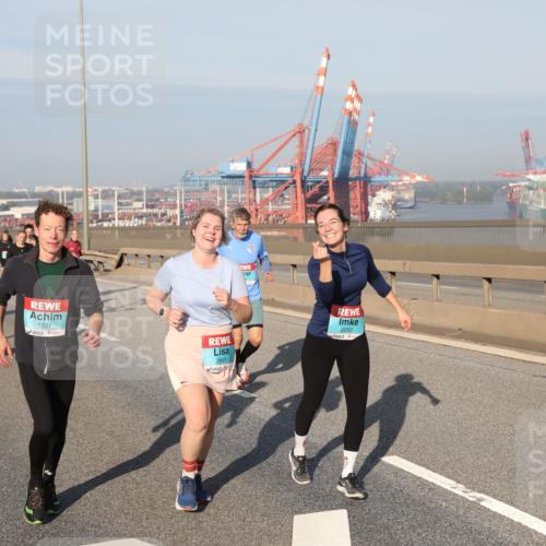 03.10.2025 - Köhlbrandbrückenlauf Yannick Fuchs http://msf.ph/oto/9182268 03.10.2025 08:59:27 Position 2 1221, 2668, 2252 meine-sportfotos.de