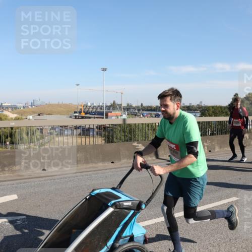 03.10.2025 - Köhlbrandbrückenlauf Yannick Fuchs http://msf.ph/oto/9182284 03.10.2025 11:24:39 Position 3  meine-sportfotos.de