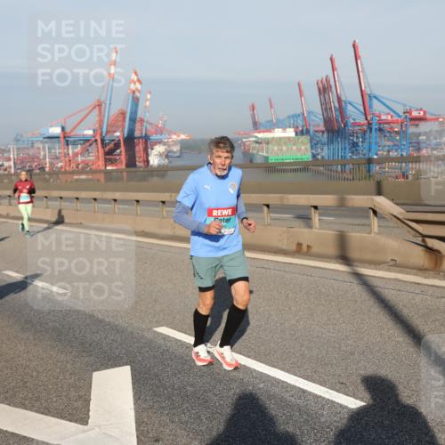 03.10.2025 - Köhlbrandbrückenlauf Yannick Fuchs http://msf.ph/oto/9182289 03.10.2025 08:59:30 Position 2  meine-sportfotos.de