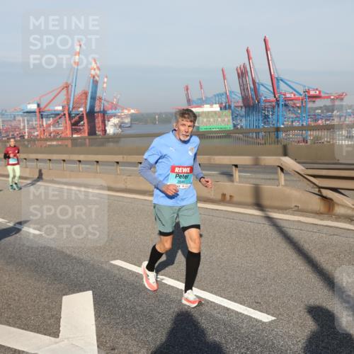03.10.2025 - Köhlbrandbrückenlauf Yannick Fuchs http://msf.ph/oto/9182290 03.10.2025 08:59:30 Position 2 2646 meine-sportfotos.de