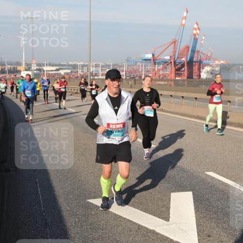 03.10.2025 - Köhlbrandbrückenlauf Yannick Fuchs http://msf.ph/oto/9182312 03.10.2025 08:59:33 Position 2 3293 meine-sportfotos.de