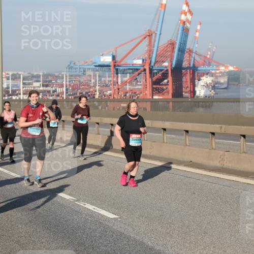 03.10.2025 - Köhlbrandbrückenlauf Yannick Fuchs http://msf.ph/oto/9182331 03.10.2025 08:59:37 Position 2 2332 meine-sportfotos.de