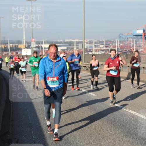 03.10.2025 - Köhlbrandbrückenlauf Yannick Fuchs http://msf.ph/oto/9182335 03.10.2025 08:59:38 Position 2 2659 meine-sportfotos.de