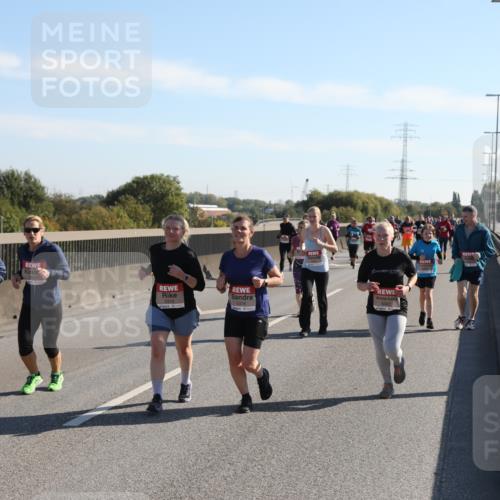 03.10.2025 - Köhlbrandbrückenlauf Yannick Fuchs http://msf.ph/oto/9182338 03.10.2025 11:24:43 Position 3 5310, 5378, 5320 meine-sportfotos.de
