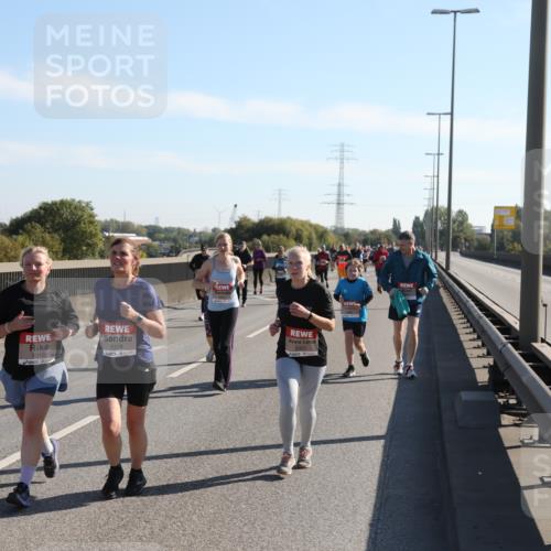03.10.2025 - Köhlbrandbrückenlauf Yannick Fuchs http://msf.ph/oto/9182345 03.10.2025 11:24:44 Position 3 5378, 5310, 5320 meine-sportfotos.de