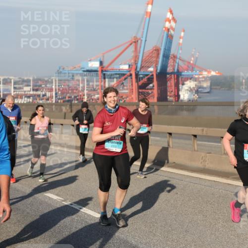 03.10.2025 - Köhlbrandbrückenlauf Yannick Fuchs http://msf.ph/oto/9182346 03.10.2025 08:59:40 Position 2 2659, 2332, 2504 meine-sportfotos.de