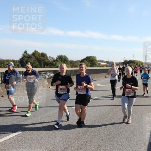 03.10.2025 - Köhlbrandbrückenlauf Yannick Fuchs http://msf.ph/oto/9182352 03.10.2025 11:24:44 Position 3 5310, 5378, 5320 meine-sportfotos.de