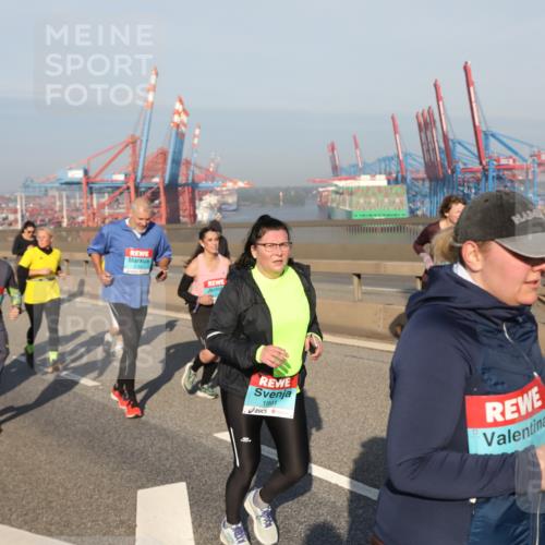 03.10.2025 - Köhlbrandbrückenlauf Yannick Fuchs http://msf.ph/oto/9182360 03.10.2025 08:59:43 Position 2 1991 meine-sportfotos.de