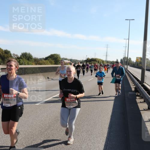 03.10.2025 - Köhlbrandbrückenlauf Yannick Fuchs http://msf.ph/oto/9182361 03.10.2025 11:24:45 Position 3 5310, 5378, 5320 meine-sportfotos.de