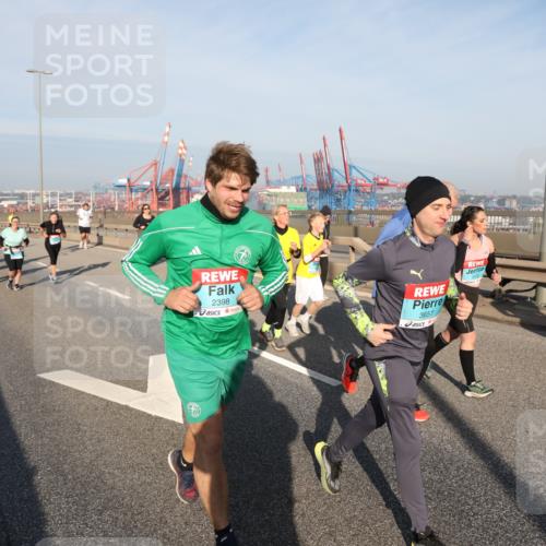 03.10.2025 - Köhlbrandbrückenlauf Yannick Fuchs http://msf.ph/oto/9182380 03.10.2025 08:59:45 Position 2 2398, 7, 3657 meine-sportfotos.de