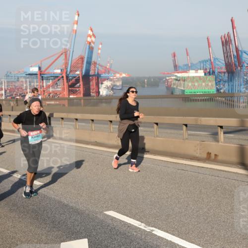 03.10.2025 - Köhlbrandbrückenlauf Yannick Fuchs http://msf.ph/oto/9182396 03.10.2025 08:59:47 Position 2 2924 meine-sportfotos.de