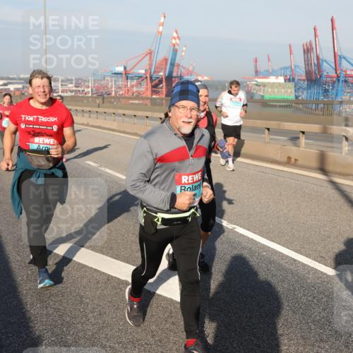 03.10.2025 - Köhlbrandbrückenlauf Yannick Fuchs http://msf.ph/oto/9182415 03.10.2025 08:59:51 Position 2 2824 meine-sportfotos.de