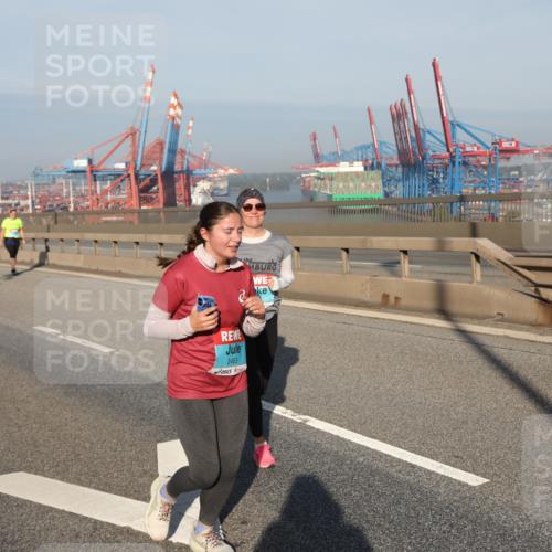 03.10.2025 - Köhlbrandbrückenlauf Yannick Fuchs http://msf.ph/oto/9182439 03.10.2025 08:59:55 Position 2 2465 meine-sportfotos.de