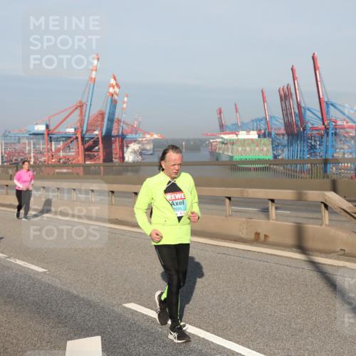 03.10.2025 - Köhlbrandbrückenlauf Yannick Fuchs http://msf.ph/oto/9182493 03.10.2025 09:00:07 Position 2 2505 meine-sportfotos.de