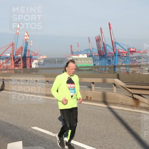 03.10.2025 - Köhlbrandbrückenlauf Yannick Fuchs http://msf.ph/oto/9182498 03.10.2025 09:00:07 Position 2 505 meine-sportfotos.de