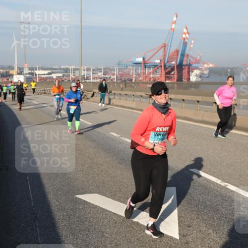 03.10.2025 - Köhlbrandbrückenlauf Yannick Fuchs http://msf.ph/oto/9182517 03.10.2025 09:00:11 Position 2 2576 meine-sportfotos.de