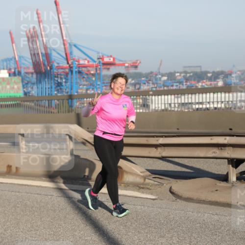 03.10.2025 - Köhlbrandbrückenlauf Yannick Fuchs http://msf.ph/oto/9182528 03.10.2025 09:00:14 Position 2 118 meine-sportfotos.de