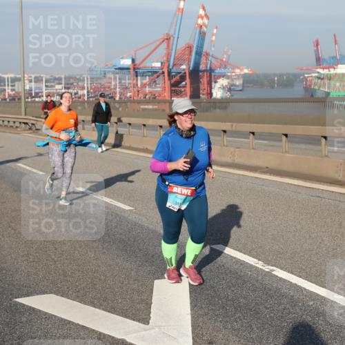 03.10.2025 - Köhlbrandbrückenlauf Yannick Fuchs http://msf.ph/oto/9182536 03.10.2025 09:00:15 Position 2 381 meine-sportfotos.de
