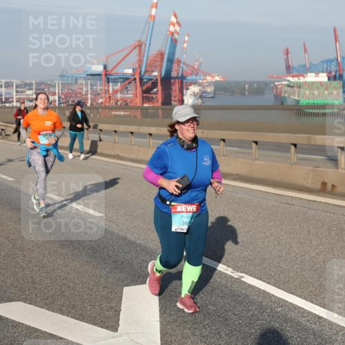 03.10.2025 - Köhlbrandbrückenlauf Yannick Fuchs http://msf.ph/oto/9182538 03.10.2025 09:00:15 Position 2 381 meine-sportfotos.de