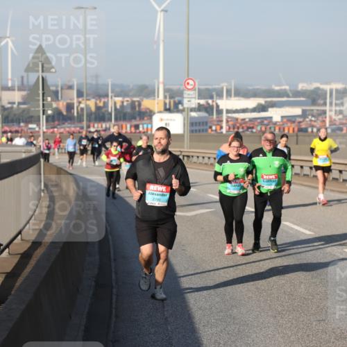 03.10.2025 - Köhlbrandbrückenlauf Yannick Fuchs http://msf.ph/oto/9182570 03.10.2025 09:00:22 Position 2 2390 meine-sportfotos.de