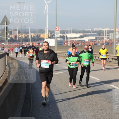 03.10.2025 - Köhlbrandbrückenlauf Yannick Fuchs http://msf.ph/oto/9182572 03.10.2025 09:00:22 Position 2 2390 meine-sportfotos.de