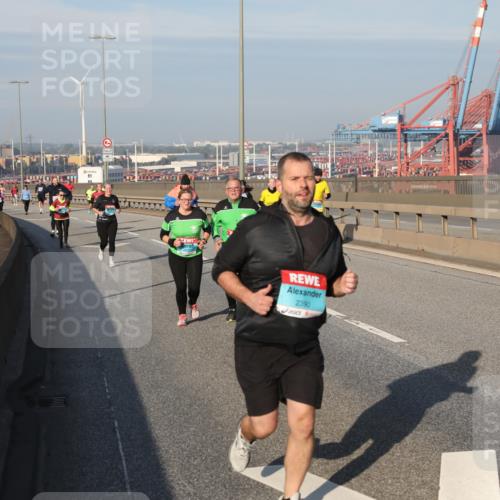 03.10.2025 - Köhlbrandbrückenlauf Yannick Fuchs http://msf.ph/oto/9182587 03.10.2025 09:00:25 Position 2 2390 meine-sportfotos.de