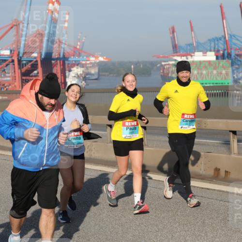 03.10.2025 - Köhlbrandbrückenlauf Yannick Fuchs http://msf.ph/oto/9182616 03.10.2025 09:00:32 Position 2 2297, 2875, 2812 meine-sportfotos.de