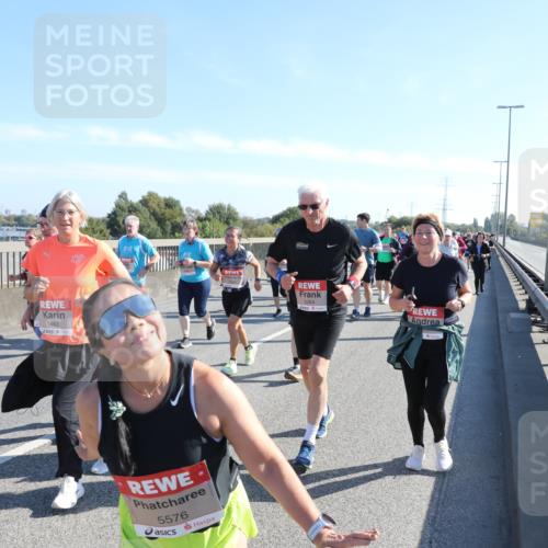 03.10.2025 - Köhlbrandbrückenlauf Yannick Fuchs http://msf.ph/oto/9182627 03.10.2025 11:25:24 Position 3 5462, 5576, 5264 meine-sportfotos.de