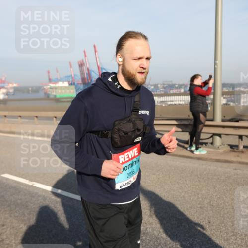 03.10.2025 - Köhlbrandbrückenlauf Yannick Fuchs http://msf.ph/oto/9182672 03.10.2025 09:00:40 Position 2 2838 meine-sportfotos.de