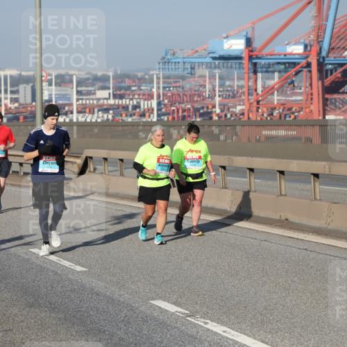 03.10.2025 - Köhlbrandbrückenlauf Yannick Fuchs http://msf.ph/oto/9182676 03.10.2025 09:00:44 Position 2 2738, 2741 meine-sportfotos.de