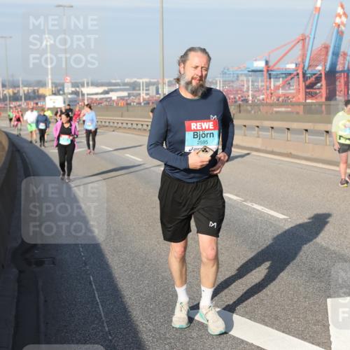 03.10.2025 - Köhlbrandbrückenlauf Yannick Fuchs http://msf.ph/oto/9182678 03.10.2025 09:00:49 Position 2 2595 meine-sportfotos.de