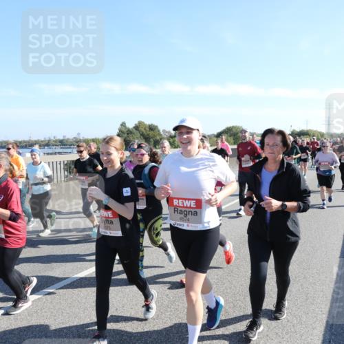 03.10.2025 - Köhlbrandbrückenlauf Yannick Fuchs http://msf.ph/oto/9182682 03.10.2025 11:25:30 Position 3 5514, 4575, 4574 meine-sportfotos.de