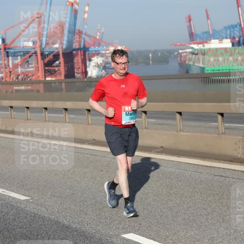 03.10.2025 - Köhlbrandbrückenlauf Yannick Fuchs http://msf.ph/oto/9182695 03.10.2025 09:00:54 Position 2 1961 meine-sportfotos.de