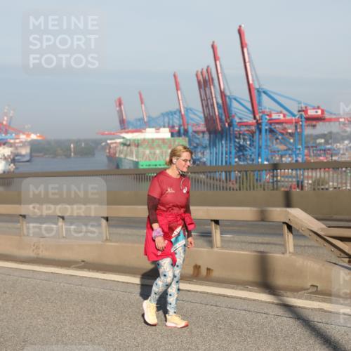 03.10.2025 - Köhlbrandbrückenlauf Yannick Fuchs http://msf.ph/oto/9182766 03.10.2025 09:01:15 Position 2  meine-sportfotos.de