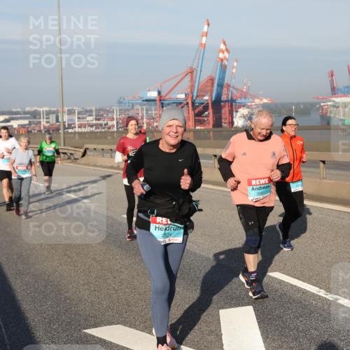 03.10.2025 - Köhlbrandbrückenlauf Yannick Fuchs http://msf.ph/oto/9182777 03.10.2025 09:01:18 Position 2 2324, 3097 meine-sportfotos.de