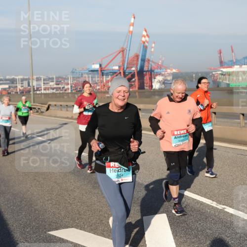 03.10.2025 - Köhlbrandbrückenlauf Yannick Fuchs http://msf.ph/oto/9182779 03.10.2025 09:01:18 Position 2 2324, 3097 meine-sportfotos.de