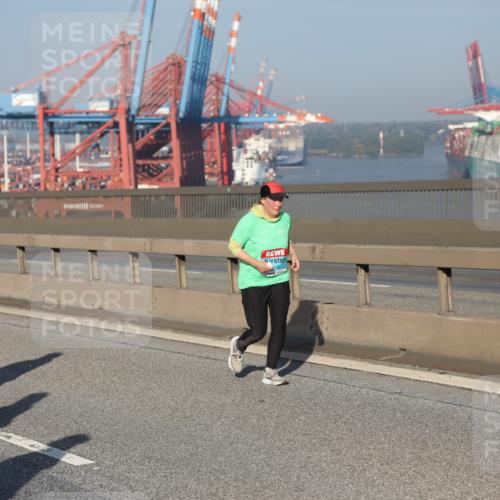 03.10.2025 - Köhlbrandbrückenlauf Yannick Fuchs http://msf.ph/oto/9182796 03.10.2025 09:01:21 Position 2 3621 meine-sportfotos.de