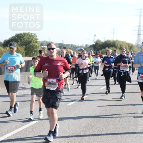 03.10.2025 - Köhlbrandbrückenlauf Yannick Fuchs http://msf.ph/oto/9182854 03.10.2025 11:25:50 Position 3 5219, 6522, 4949, 6357 meine-sportfotos.de