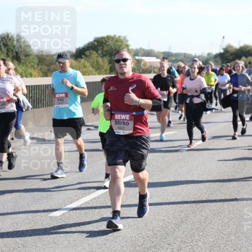 03.10.2025 - Köhlbrandbrückenlauf Yannick Fuchs http://msf.ph/oto/9182858 03.10.2025 11:25:50 Position 3 6437, 6522, 4949 meine-sportfotos.de