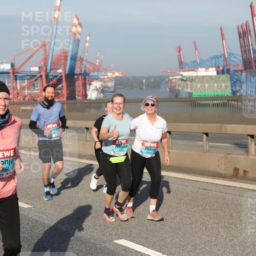03.10.2025 - Köhlbrandbrückenlauf Yannick Fuchs http://msf.ph/oto/9182886 03.10.2025 09:01:39 Position 2 233, 2894, 2895 meine-sportfotos.de