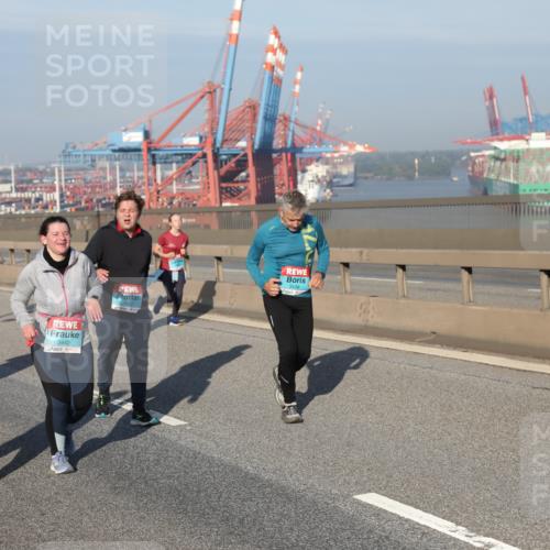 03.10.2025 - Köhlbrandbrückenlauf Yannick Fuchs http://msf.ph/oto/9182949 03.10.2025 09:01:51 Position 2 3225, 3442, 2755 meine-sportfotos.de